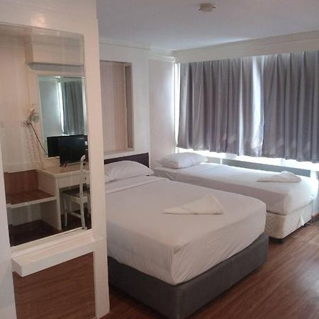 Royal Garden Home Hotel Банкок Екстериор снимка