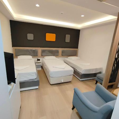 Royal Garden Home Hotel Банкок Екстериор снимка