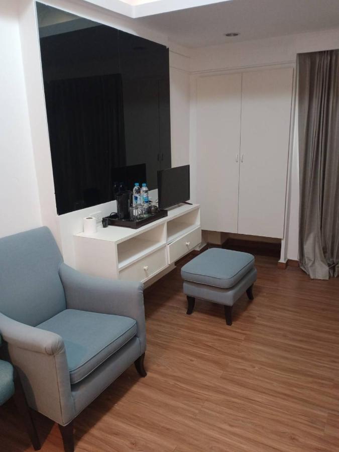 Royal Garden Home Hotel Банкок Екстериор снимка