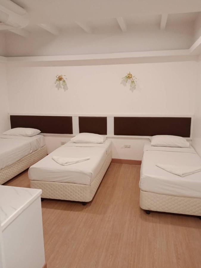 Royal Garden Home Hotel Банкок Екстериор снимка