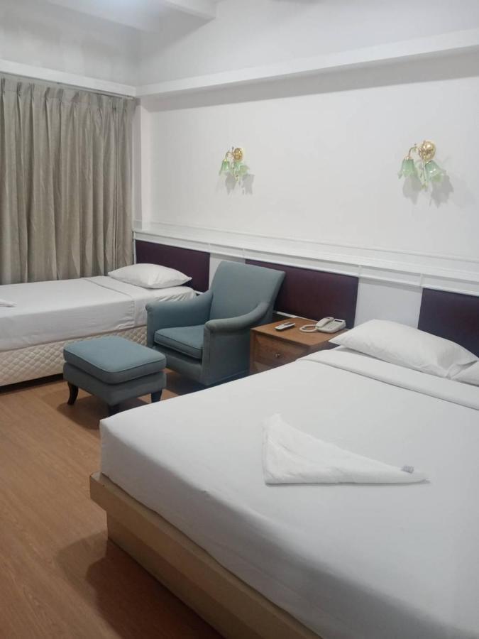 Royal Garden Home Hotel Банкок Екстериор снимка