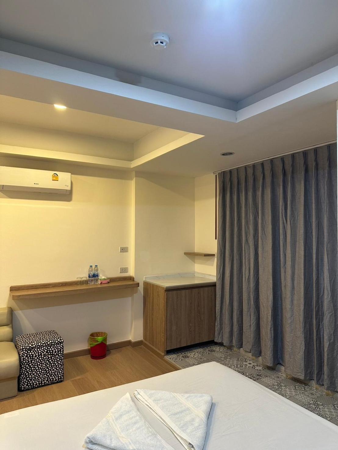 Royal Garden Home Hotel Банкок Екстериор снимка