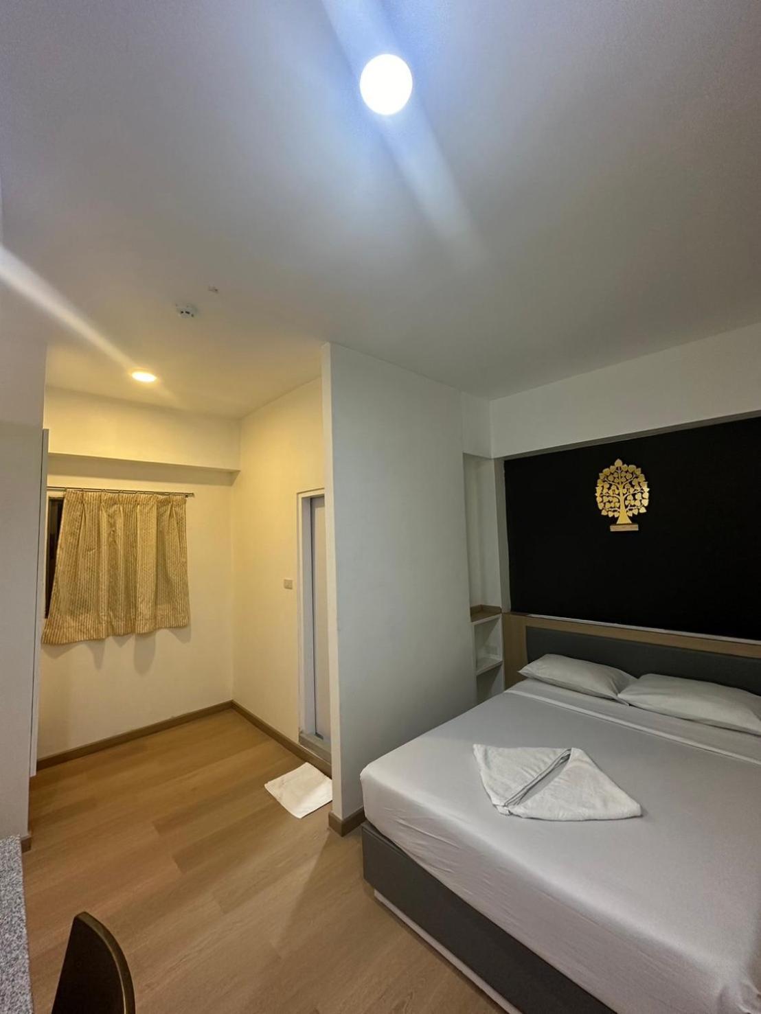 Royal Garden Home Hotel Банкок Екстериор снимка