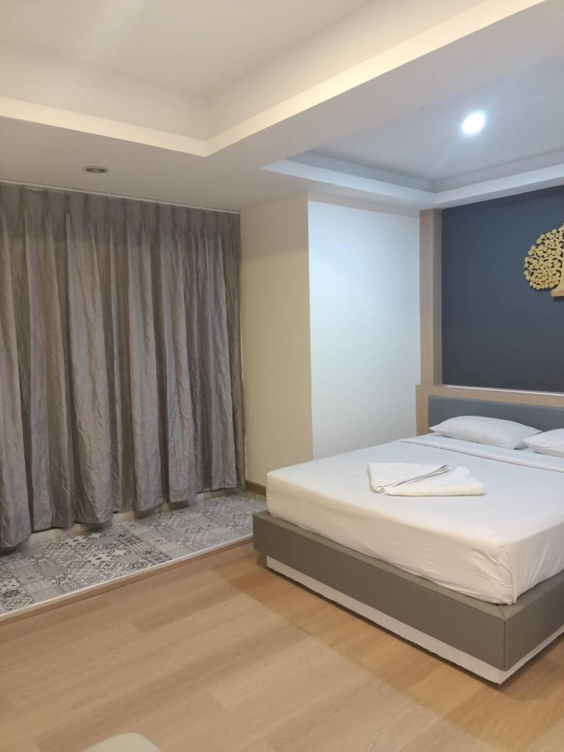 Royal Garden Home Hotel Банкок Екстериор снимка