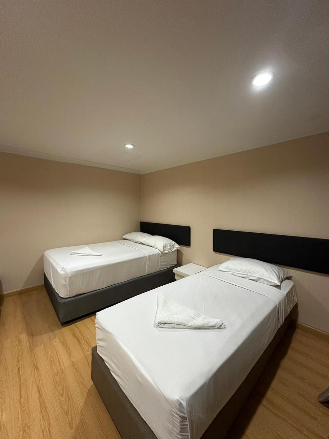 Royal Garden Home Hotel Банкок Екстериор снимка
