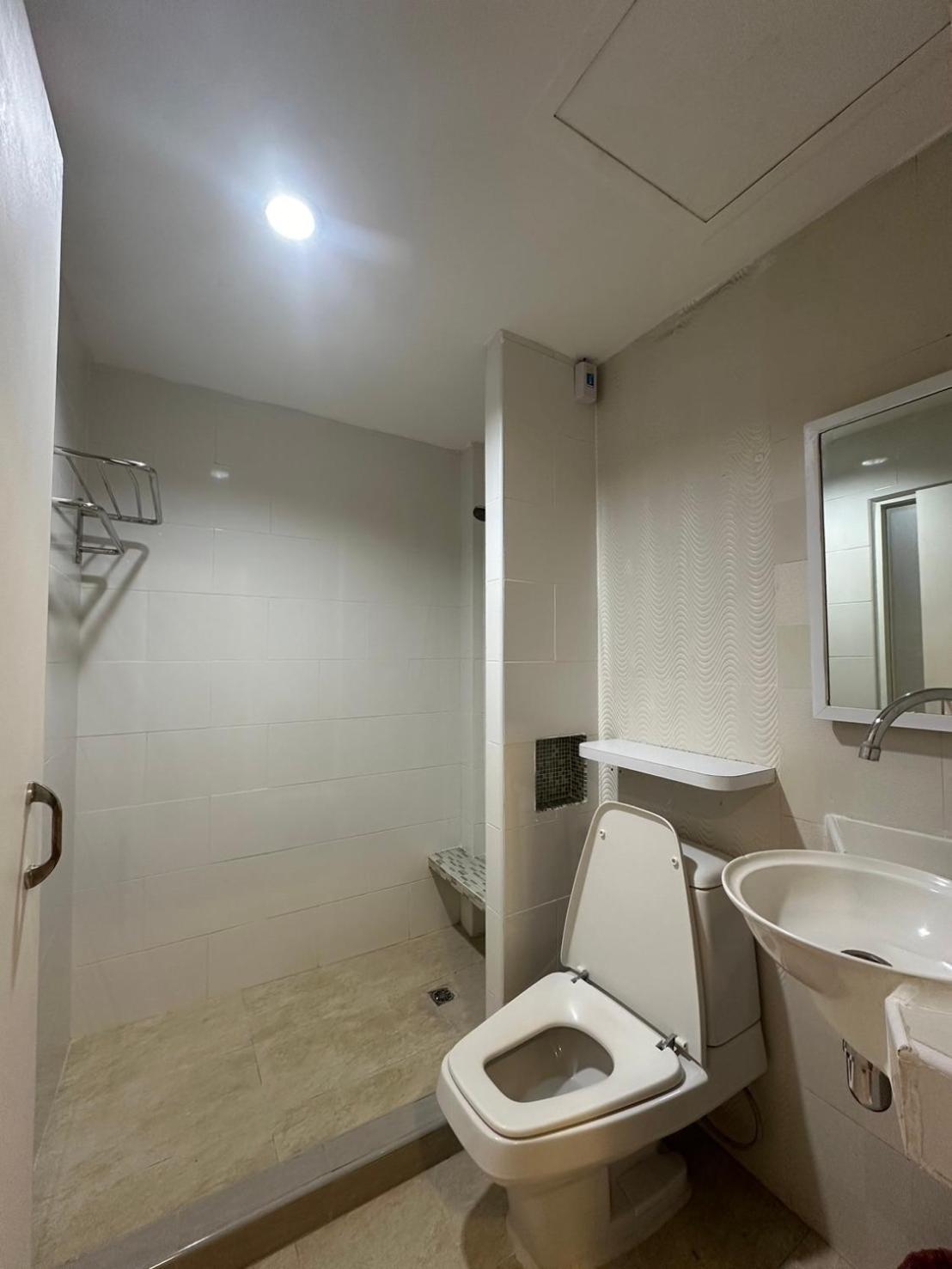 Royal Garden Home Hotel Банкок Екстериор снимка