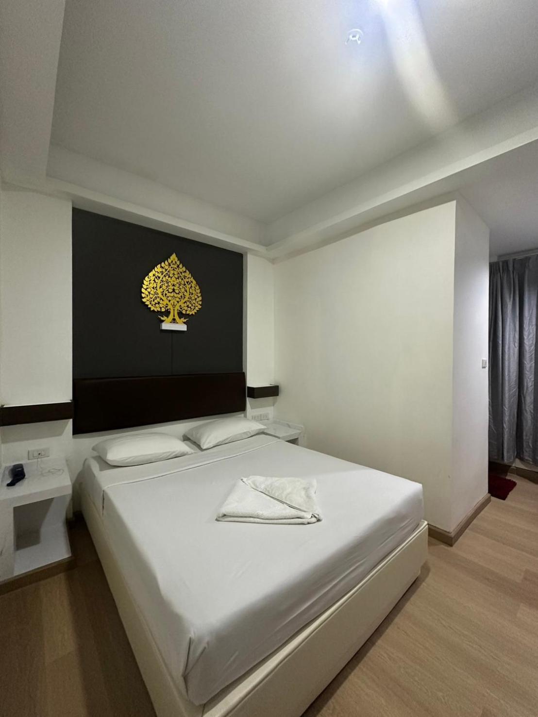 Royal Garden Home Hotel Банкок Екстериор снимка