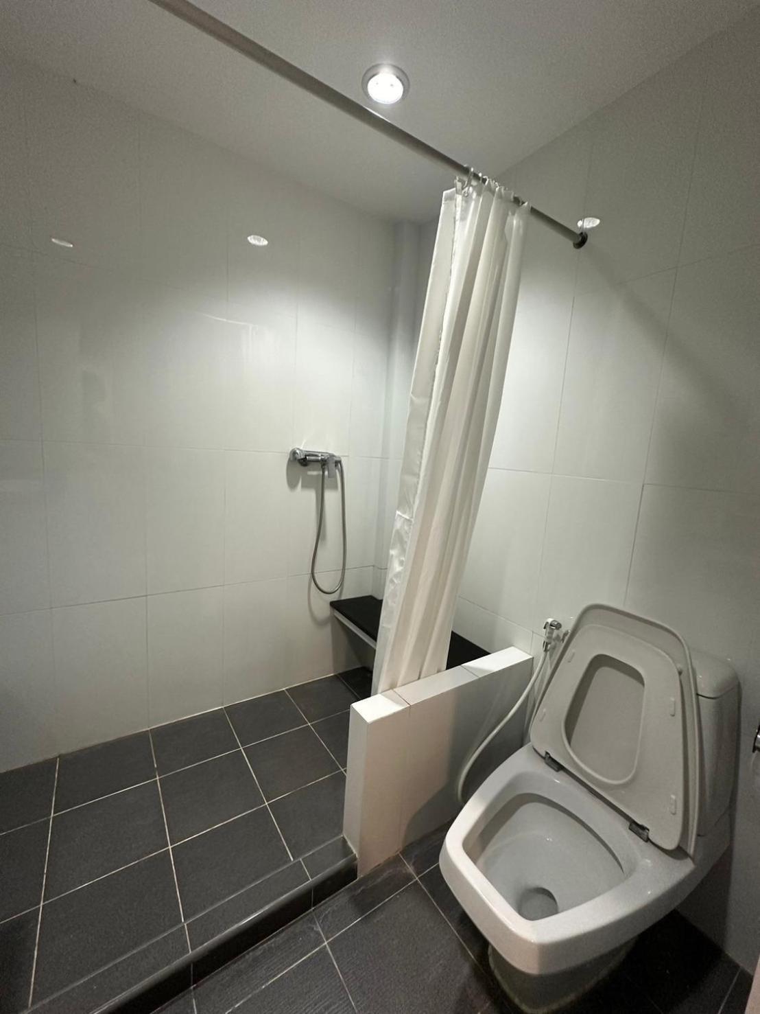Royal Garden Home Hotel Банкок Екстериор снимка