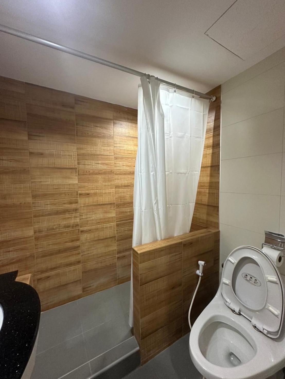 Royal Garden Home Hotel Банкок Екстериор снимка