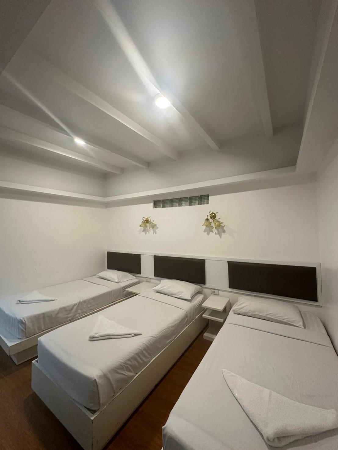 Royal Garden Home Hotel Банкок Екстериор снимка