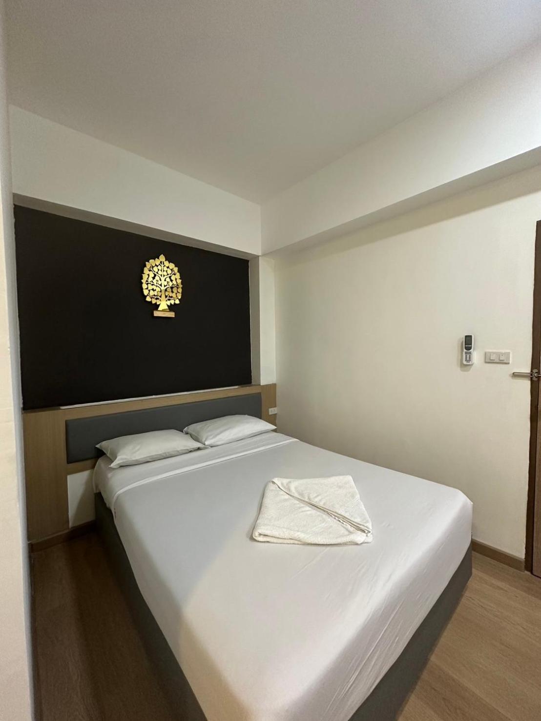 Royal Garden Home Hotel Банкок Екстериор снимка