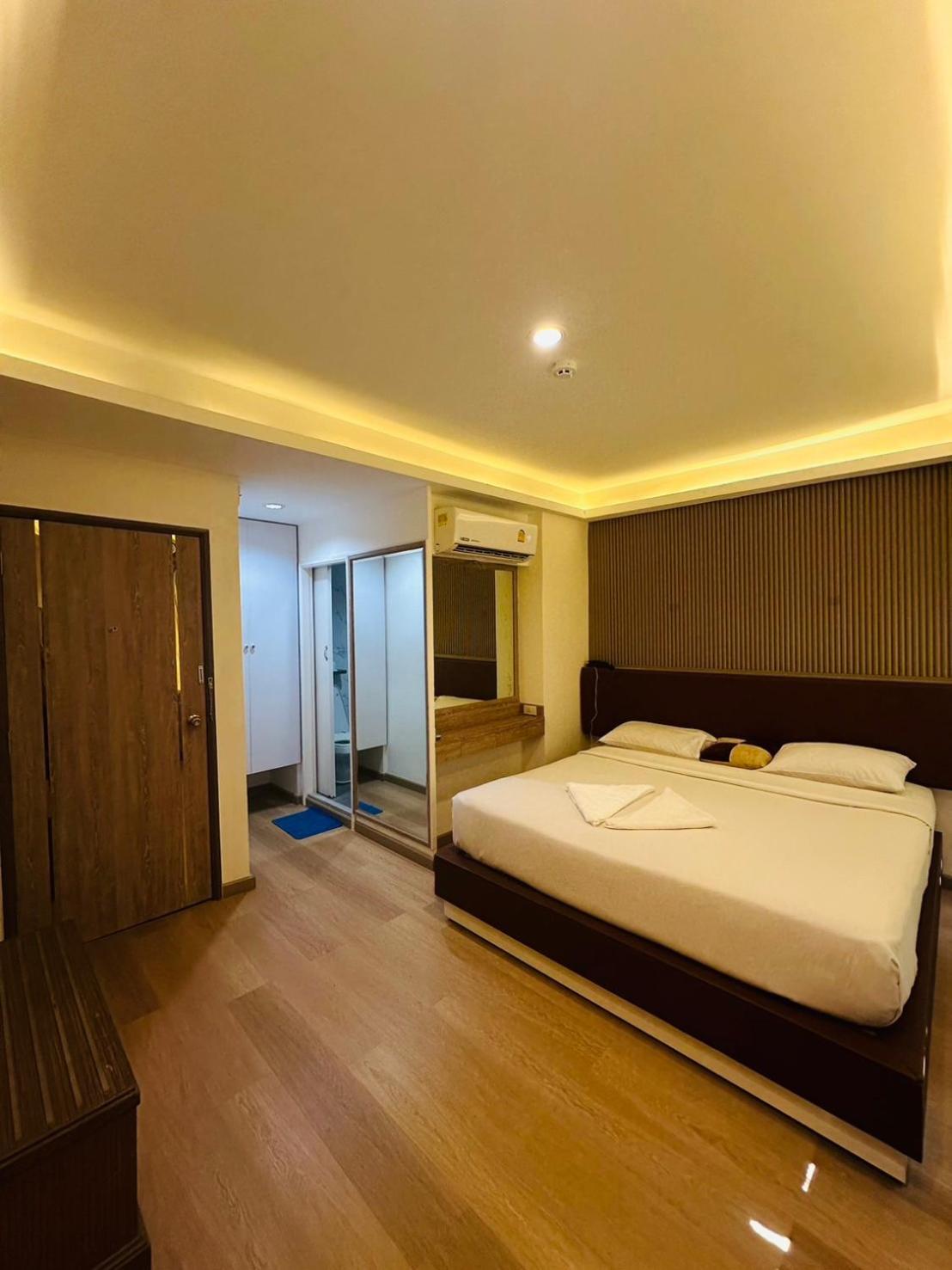 Royal Garden Home Hotel Банкок Екстериор снимка
