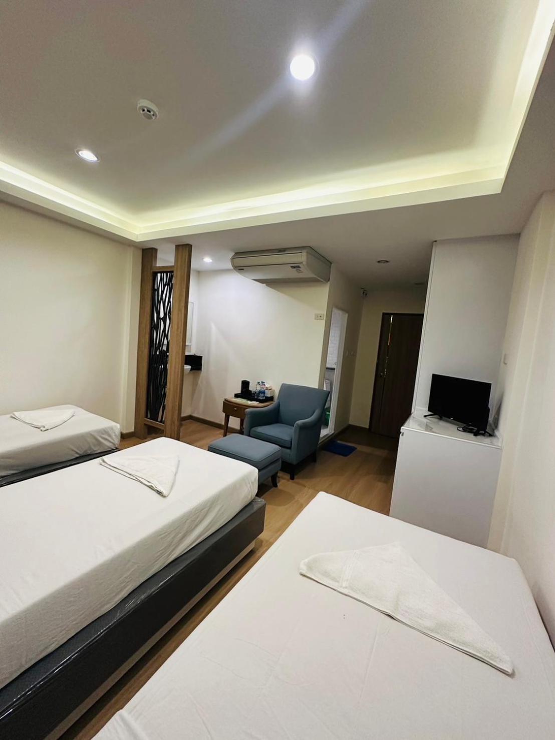 Royal Garden Home Hotel Банкок Екстериор снимка