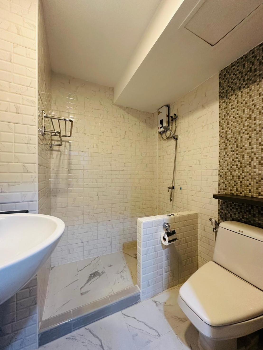 Royal Garden Home Hotel Банкок Екстериор снимка