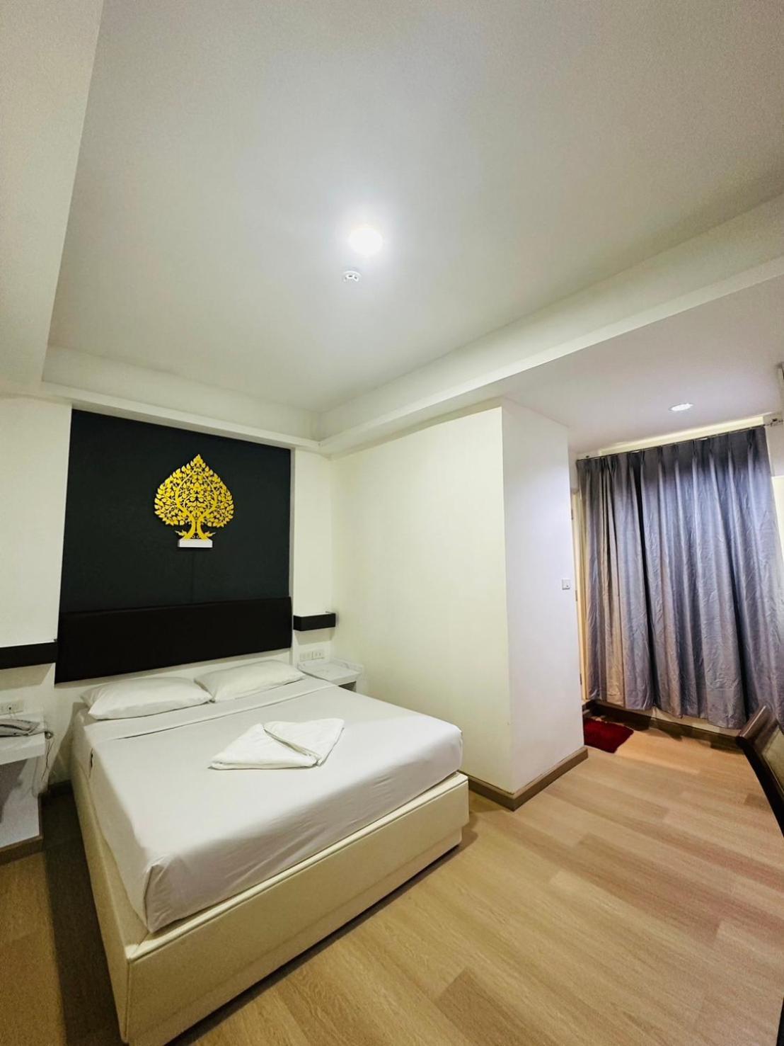 Royal Garden Home Hotel Банкок Екстериор снимка